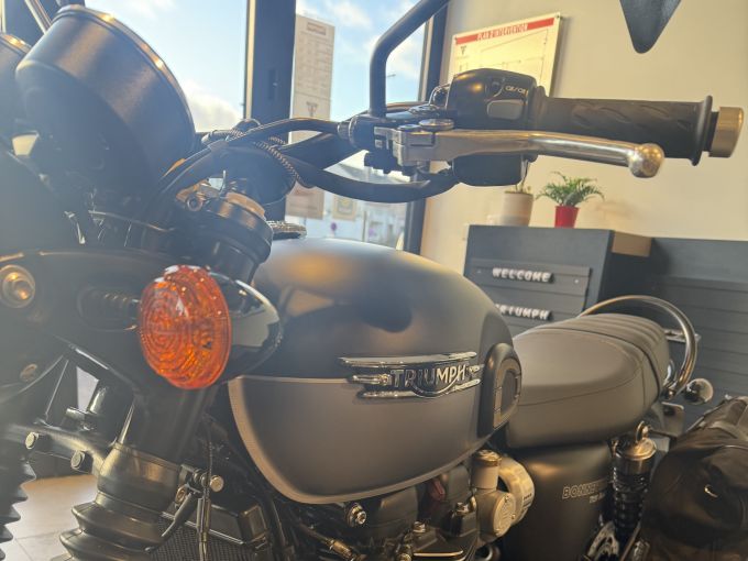 TRIUMPH Bonneville T120 Black 4