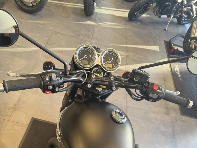 TRIUMPH Bonneville T120 Black 4