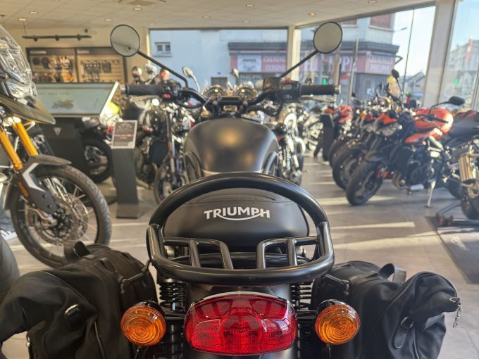 TRIUMPH Bonneville T120 Black 4