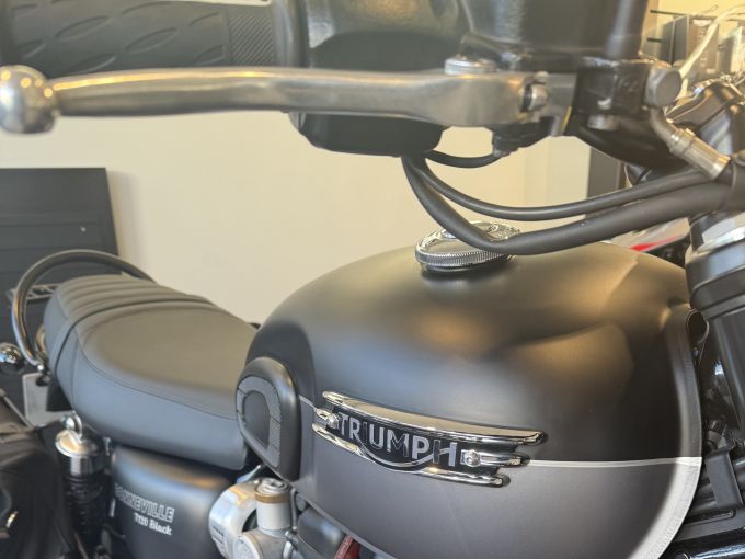 TRIUMPH Bonneville T120 Black 4