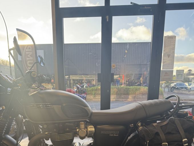 TRIUMPH Bonneville T120 Black 4