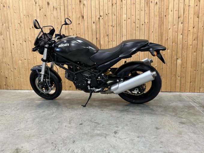 DUCATI MONSTER 695 4