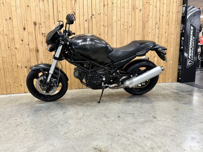 DUCATI MONSTER 695 4
