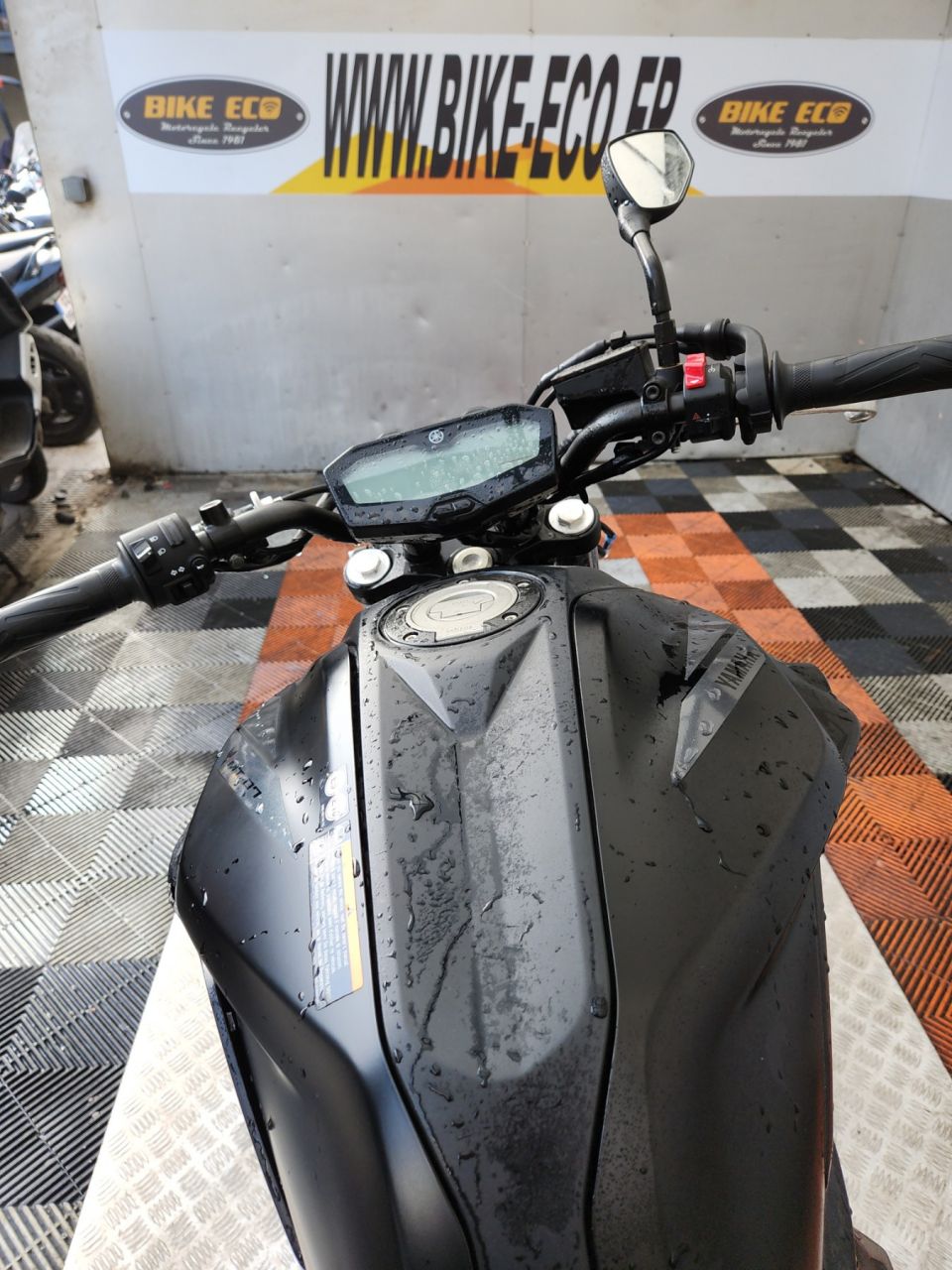 YAMAHA MT-07 4