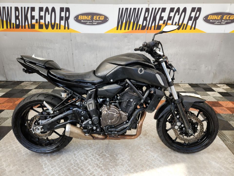YAMAHA MT-07 4