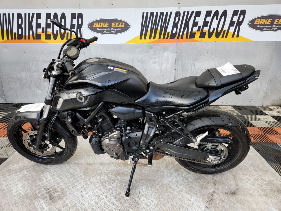 YAMAHA MT-07 4