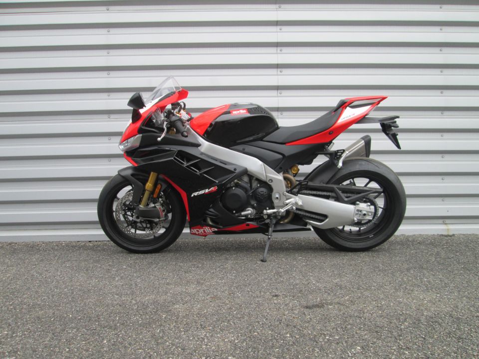 APRILIA RSV4 1100 FACTORY 4