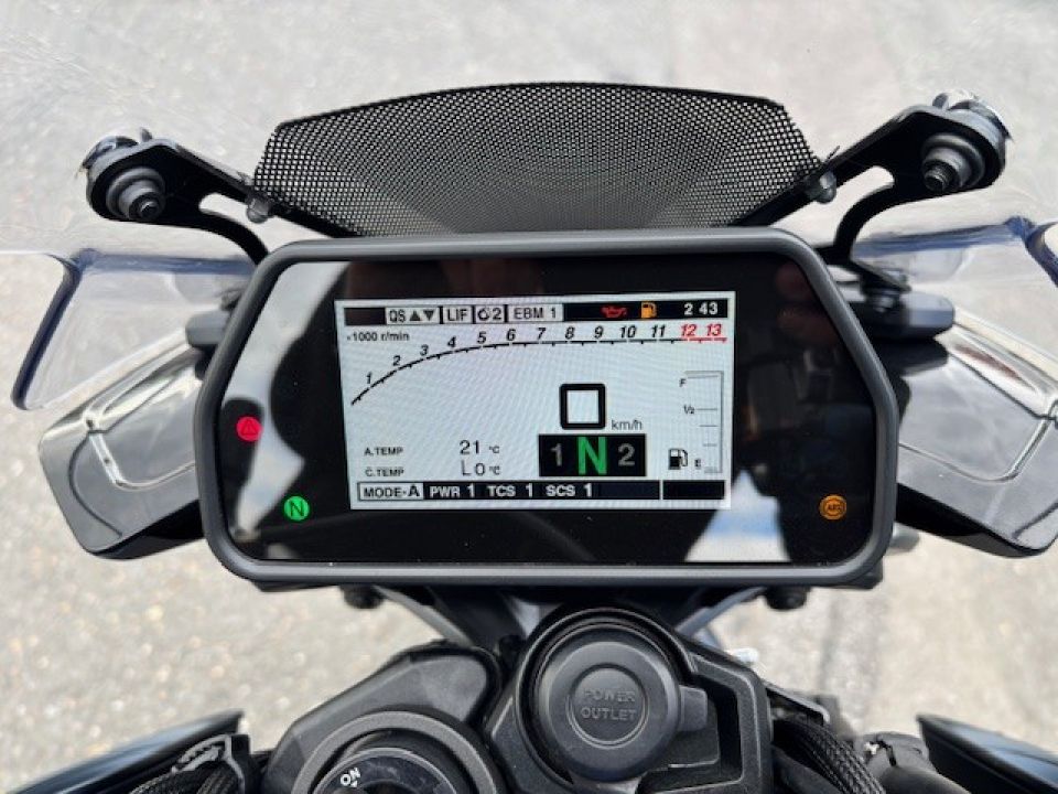 YAMAHA MT-10 4