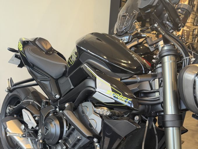 TRIUMPH STREET TRIPLE 765 RS 4
