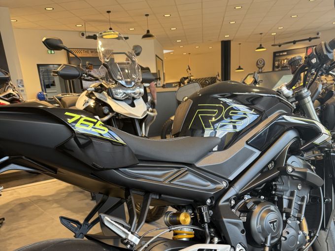 TRIUMPH STREET TRIPLE 765 RS 4
