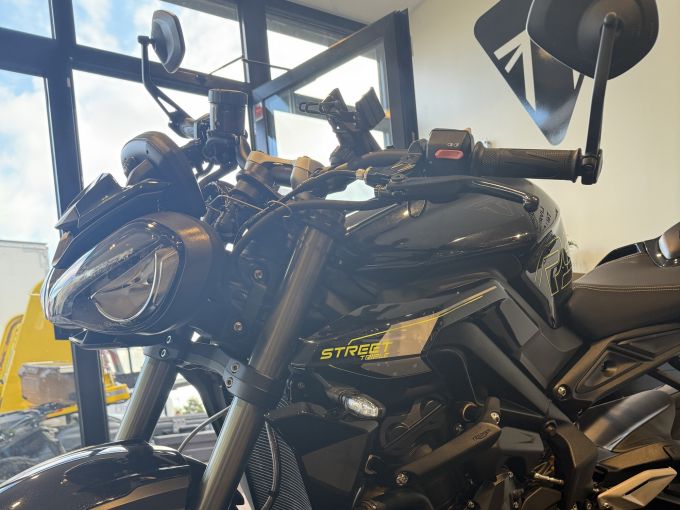 TRIUMPH STREET TRIPLE 765 RS 4
