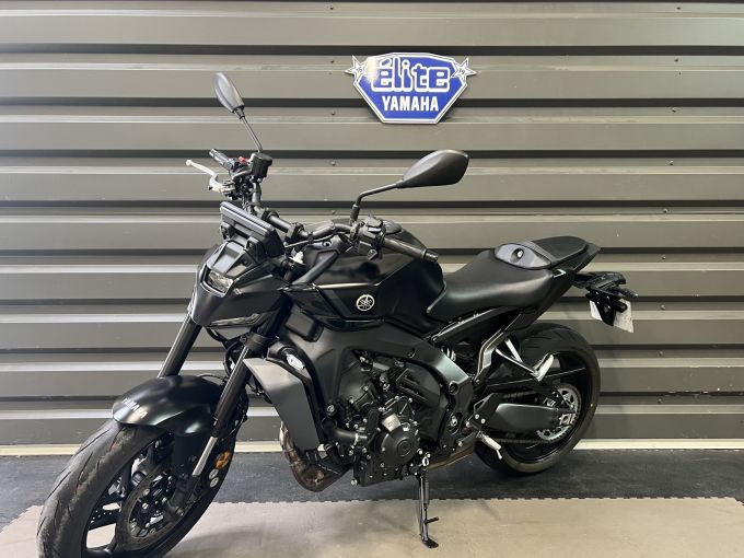 YAMAHA MT-09  Y-AMT 4