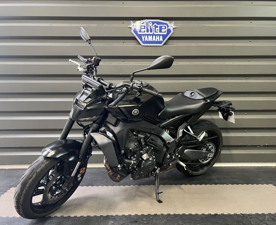 YAMAHA MT-09  Y-AMT 4