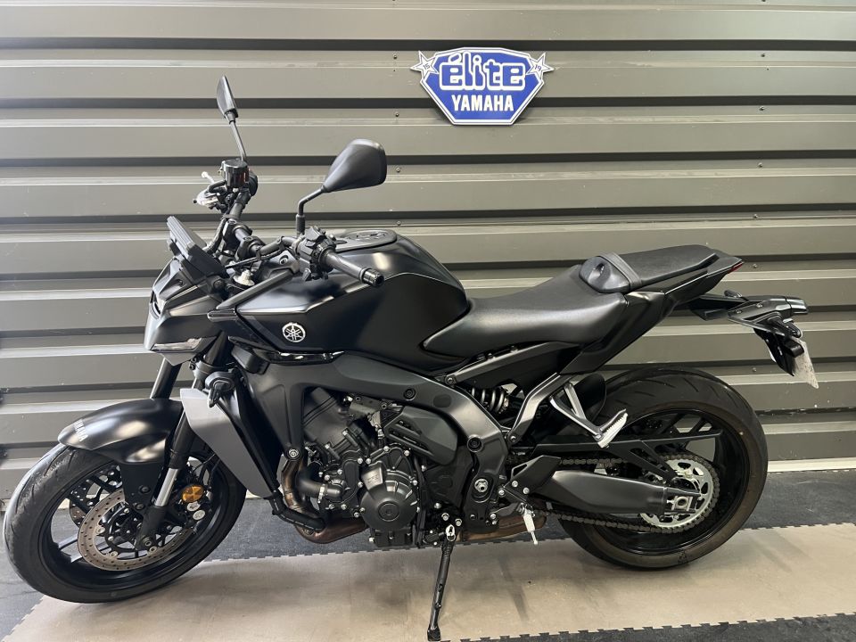 YAMAHA MT-09  Y-AMT 4