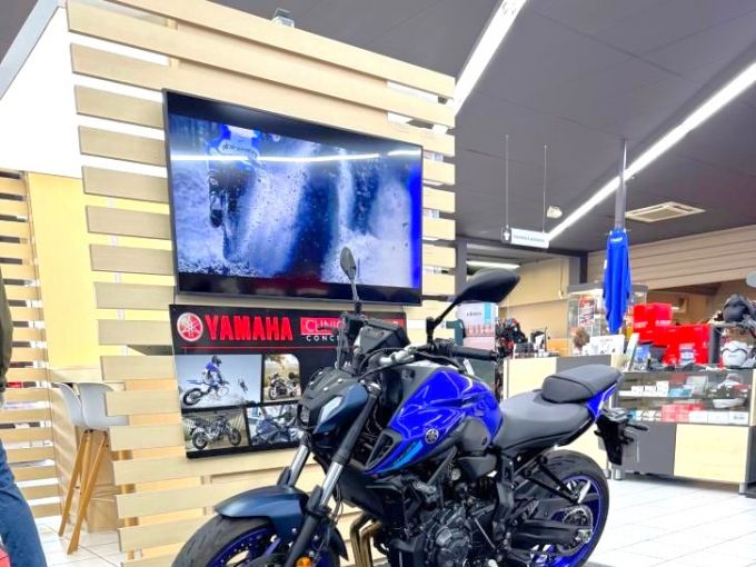 YAMAHA MT-07 4