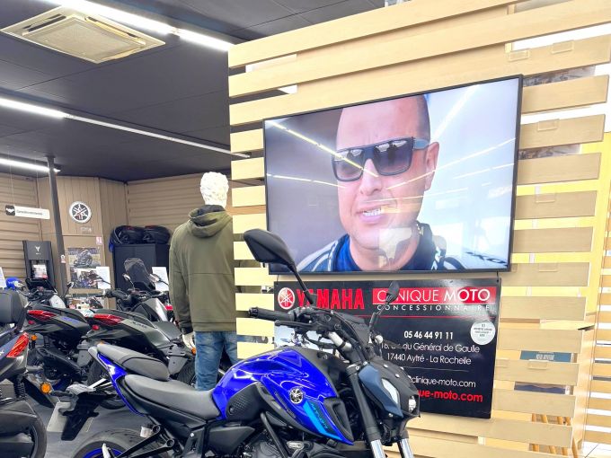 YAMAHA MT-07 4