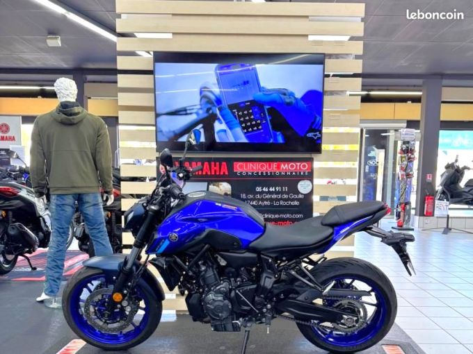 YAMAHA MT-07 4
