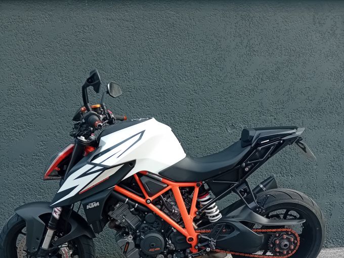 KTM 1290 SUPER DUKE R 4
