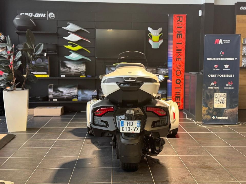 CAN-AM SPYDER RT-S 4