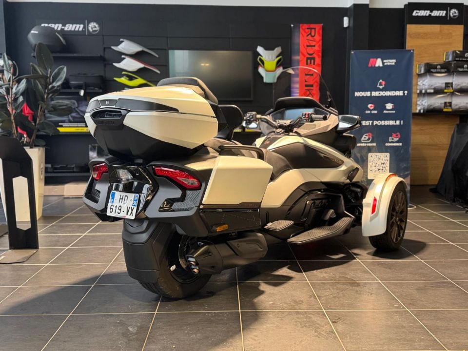 CAN-AM SPYDER RT-S 4