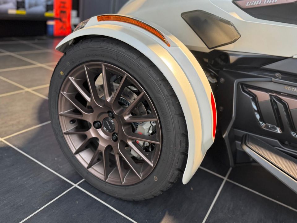 CAN-AM SPYDER RT-S 4