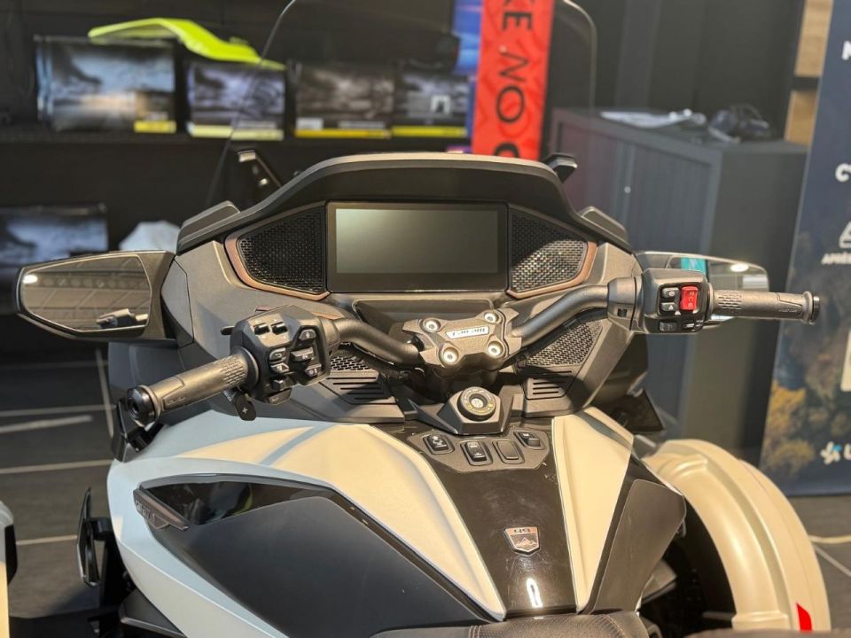 CAN-AM SPYDER RT-S 4