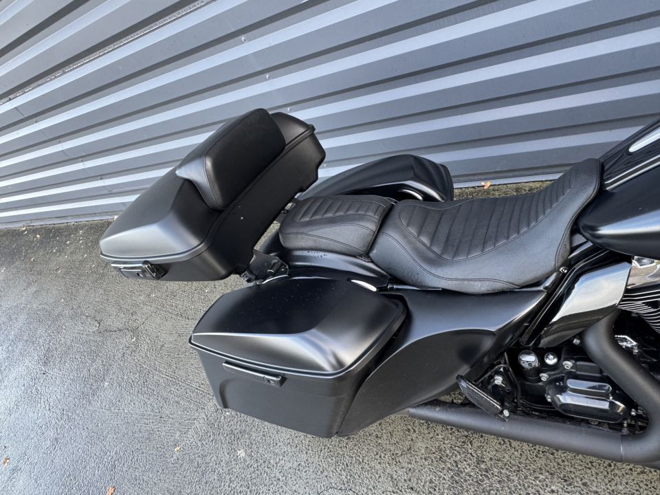 HARLEY-DAVIDSON TOURING STREET GLIDE 1690 BAGGER 4