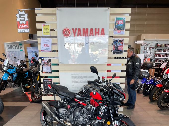 YAMAHA MT-10 4