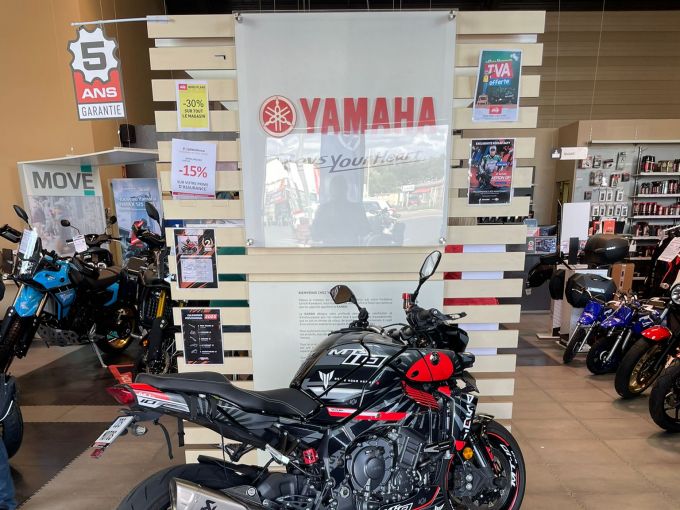 YAMAHA MT-10 4