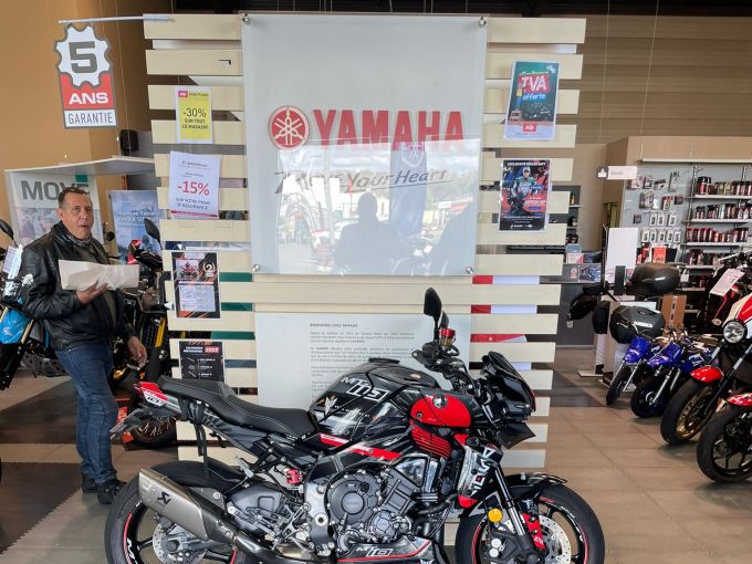YAMAHA MT-10 4