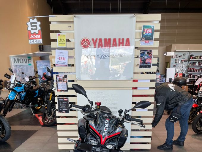 YAMAHA MT-10 4