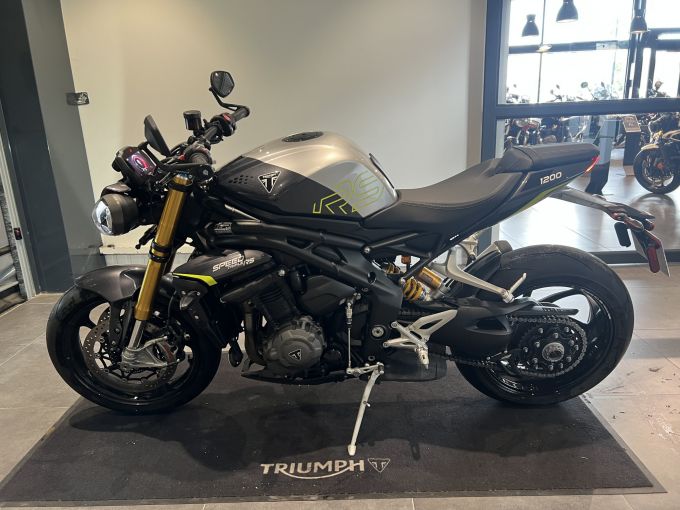 TRIUMPH SPEED TRIPLE 1200 RS 4