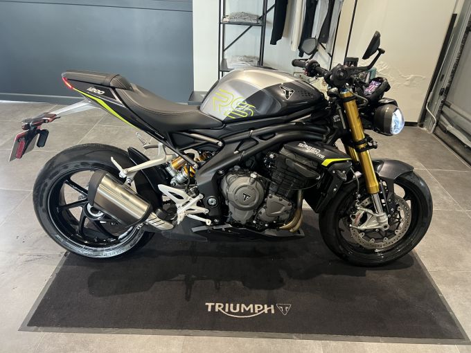TRIUMPH SPEED TRIPLE 1200 RS 4