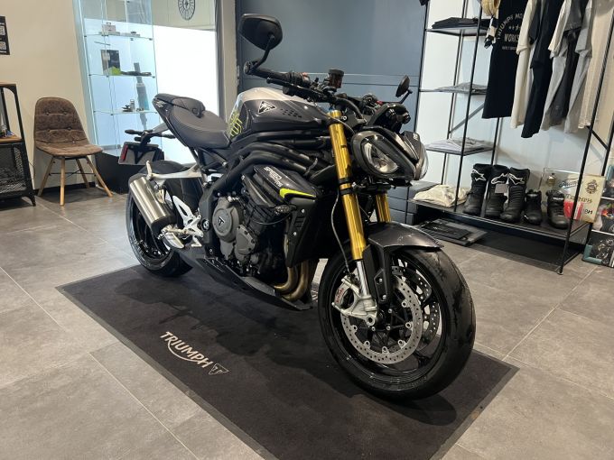 TRIUMPH SPEED TRIPLE 1200 RS 4