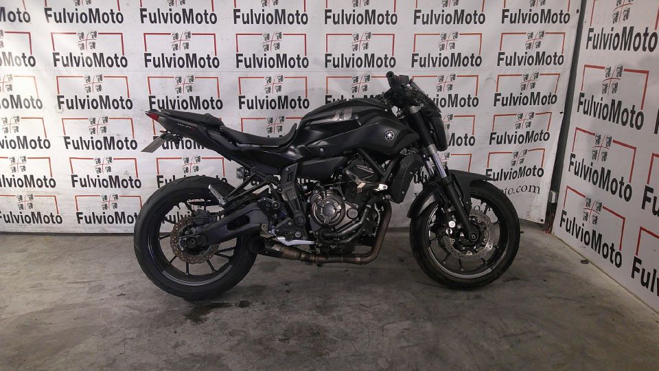 YAMAHA MT-07 4
