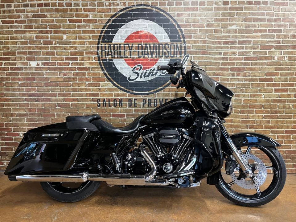 HARLEY-DAVIDSON TOURING STREET GLIDE 1800 CVO 4