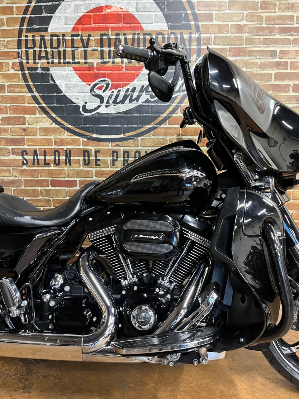 HARLEY-DAVIDSON TOURING STREET GLIDE 1800 CVO 4