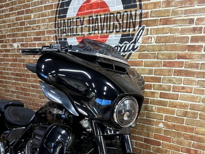 HARLEY-DAVIDSON TOURING STREET GLIDE 1800 CVO 4