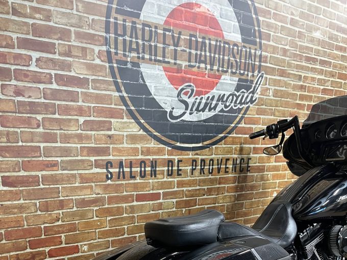 HARLEY-DAVIDSON TOURING STREET GLIDE 1800 CVO 4