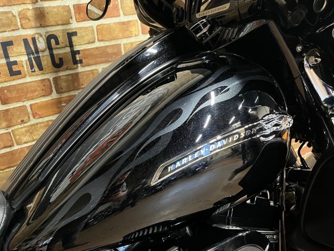 HARLEY-DAVIDSON TOURING STREET GLIDE 1800 CVO 4