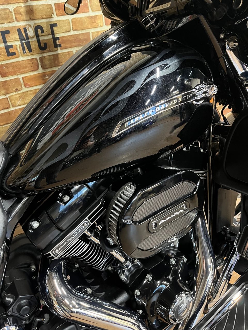 HARLEY-DAVIDSON TOURING STREET GLIDE 1800 CVO 4