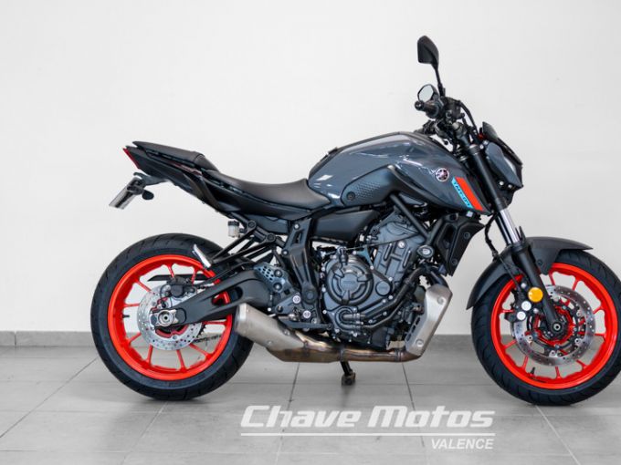 YAMAHA MT-07 4