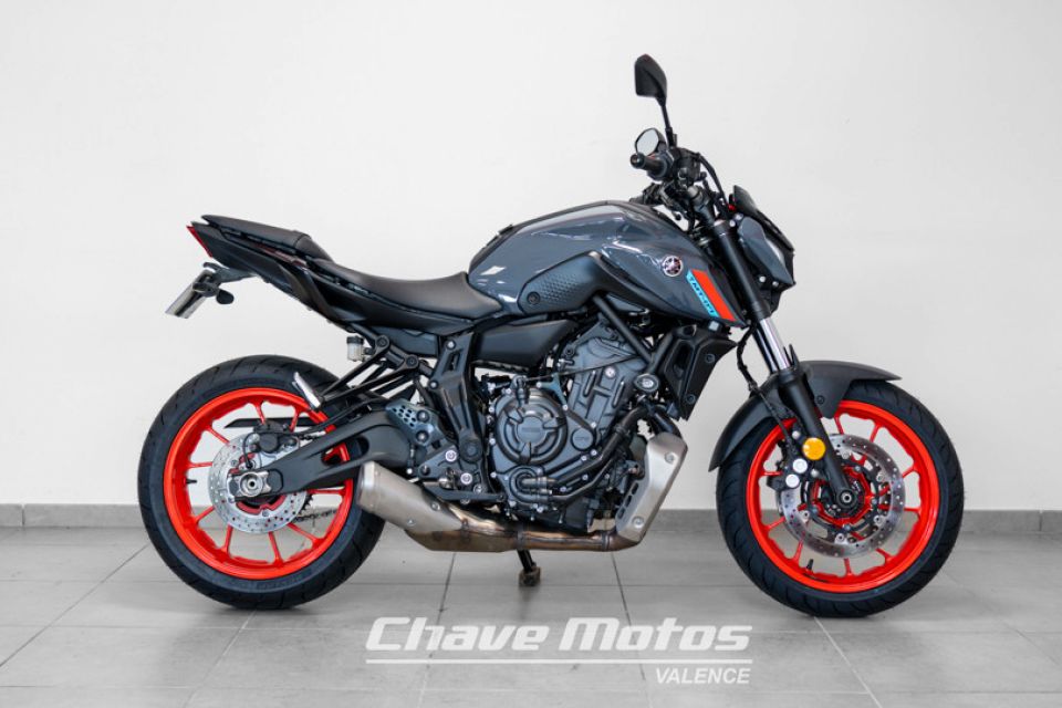 YAMAHA MT-07 4