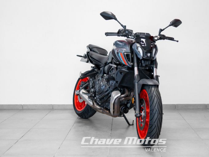 YAMAHA MT-07 4