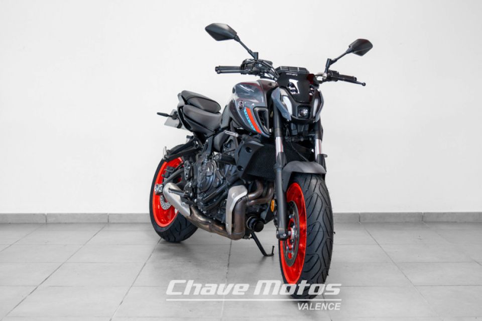 YAMAHA MT-07 4