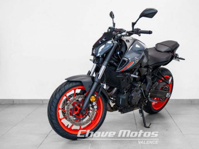 YAMAHA MT-07 4
