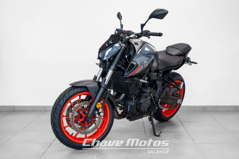 YAMAHA MT-07 4