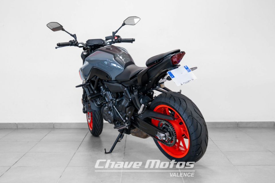 YAMAHA MT-07 4