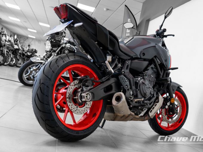 YAMAHA MT-07 4