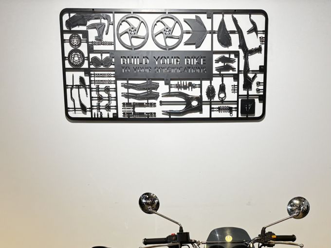 ROYAL ENFIELD INTERCEPTOR 4